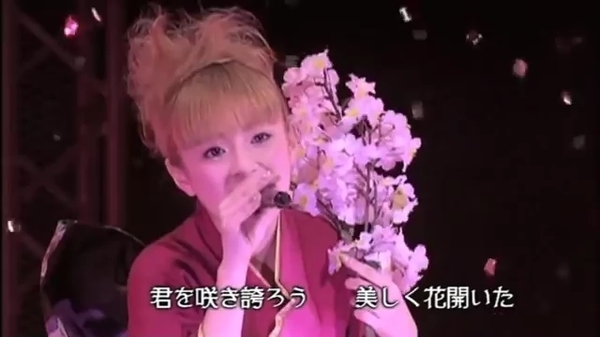 浜崎あゆみ 22歳 Vogue.mp4_000032014.jpg